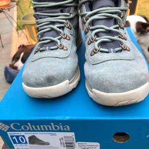 Columbia size 10 hiking boots